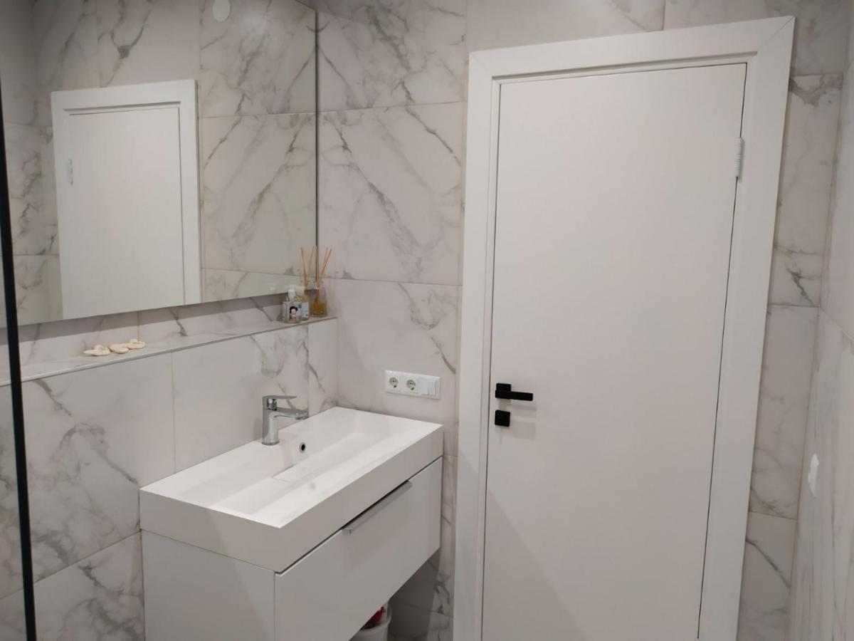 New Modern Apartment Ujgorod Dış mekan fotoğraf