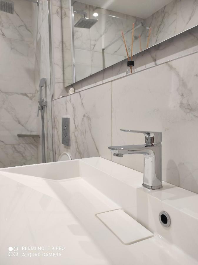 New Modern Apartment Ujgorod Dış mekan fotoğraf